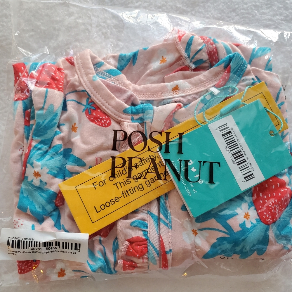 NIB 18-24m Posh Peanut Strawberries Footed Zip Pajama$45